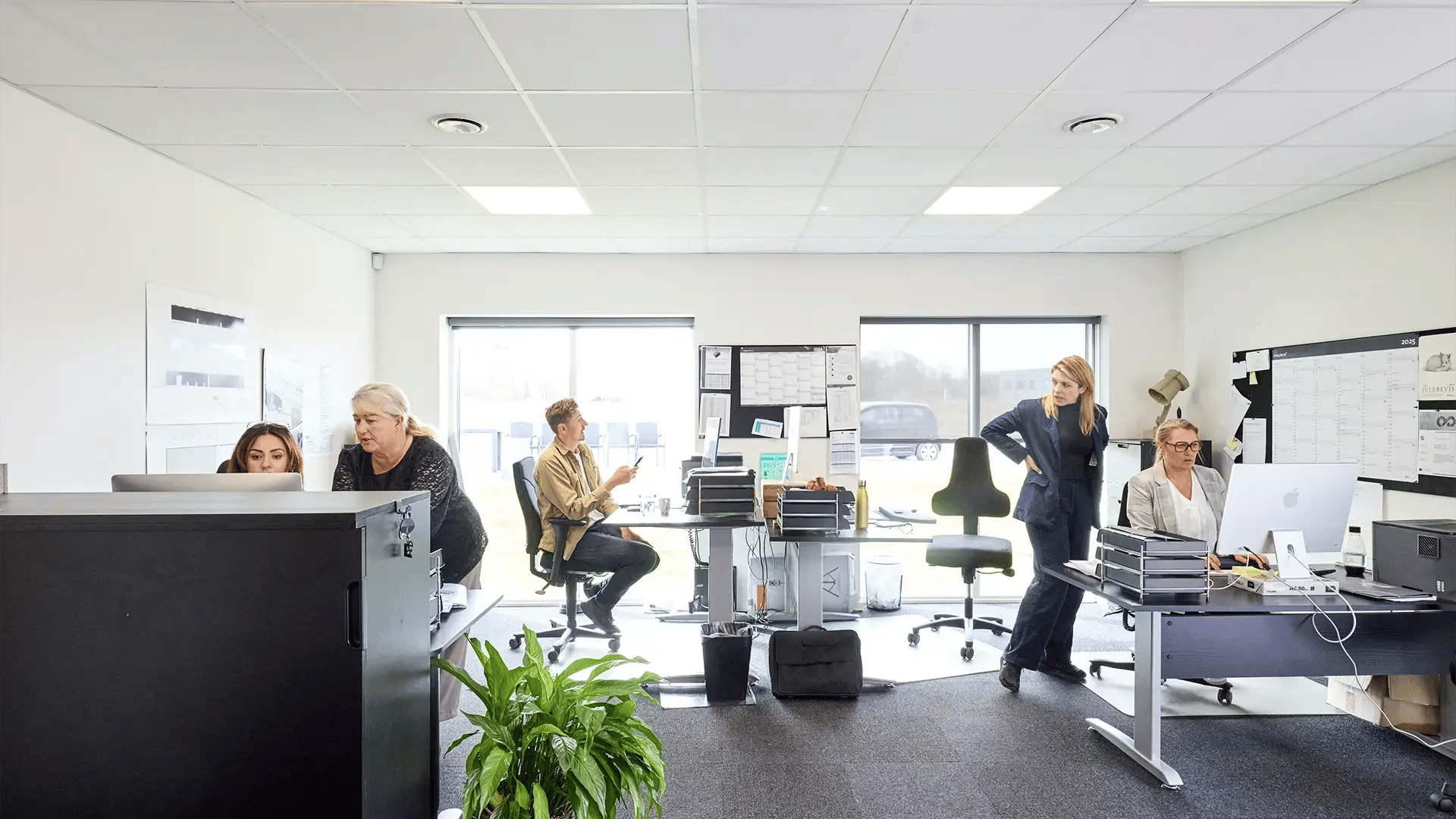 UniSeals-Working-Team-Office-Computer-Bussines-1920x1080 